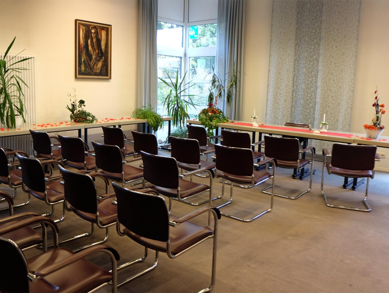 Trauzimmer mit Bestuhlung